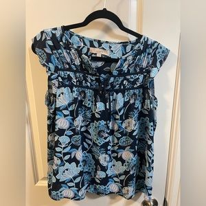 Small loft blue top